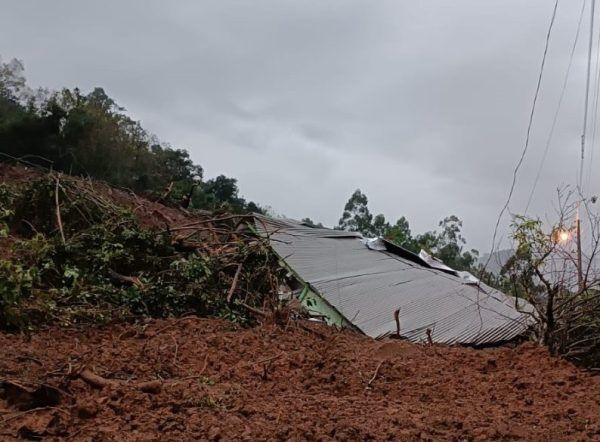 Cerca de 15 pessoas foram soterradas em Roca Sales, diz prefeito