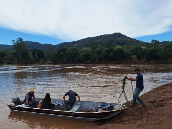 Empresário auxilia na travessia entres Marques de Souza e Travesseiro