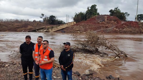Voluntários pedem novos barcos para retomar travessia no Rio Forqueta