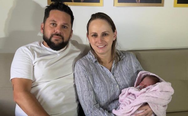 Casal negocia travessia de bebê de cinco dias para Estrela