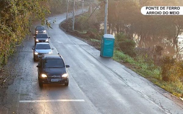 Rio baixa e Ponte de Ferro é liberada