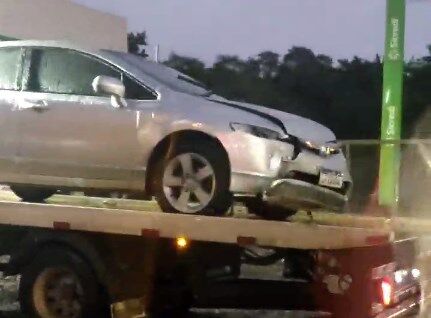 Carro aquaplana e sai de pista na BR-386, em Lajeado