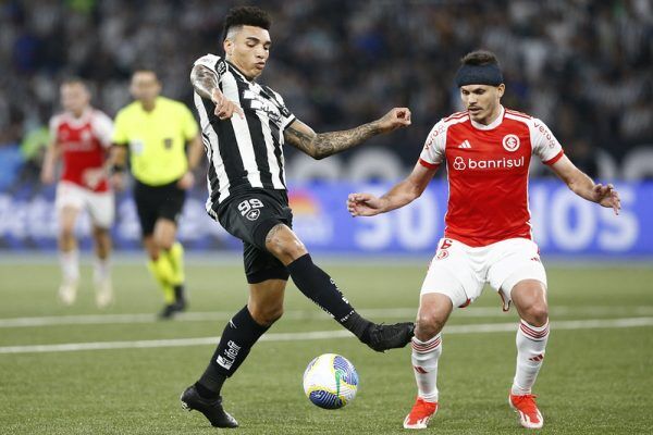 Inter perde para o Botafogo na estreia de Roger Machado