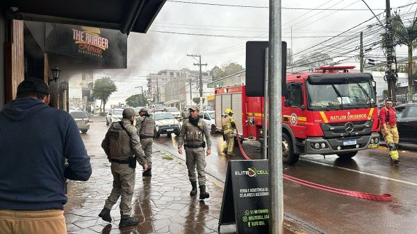 Princípio de incêndio atinge estabelecimento comercial no São Cristóvão 