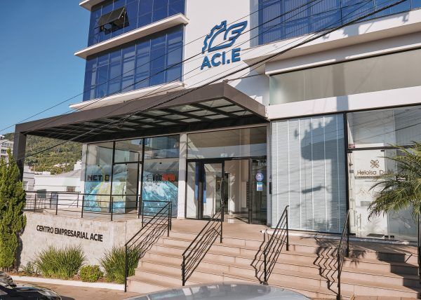ACI-E e CDL realizam evento “Café com os Candidatos”
