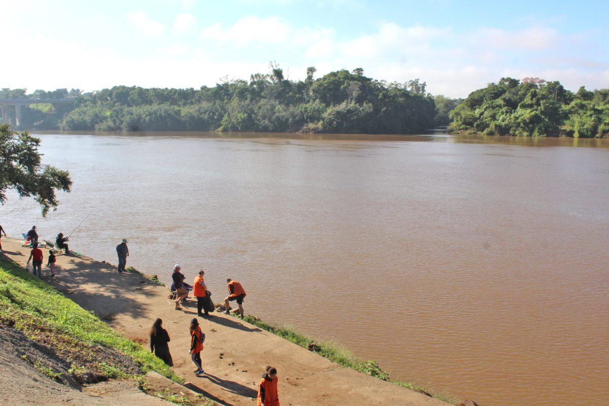 Estudantes e o Rio Taquari
