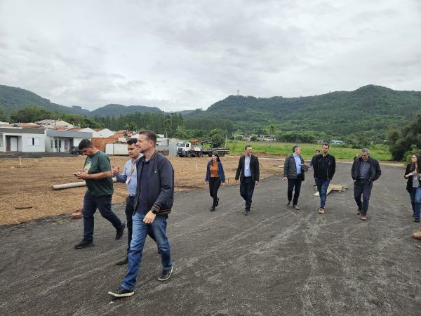 Estado projeta entregar primeiras casas definitivas até fim do ano