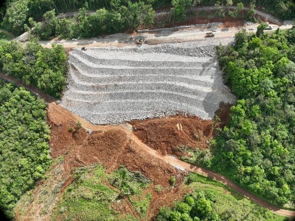 EGR inicia pavimentação de trecho afetado por deslizamento na ERS-129