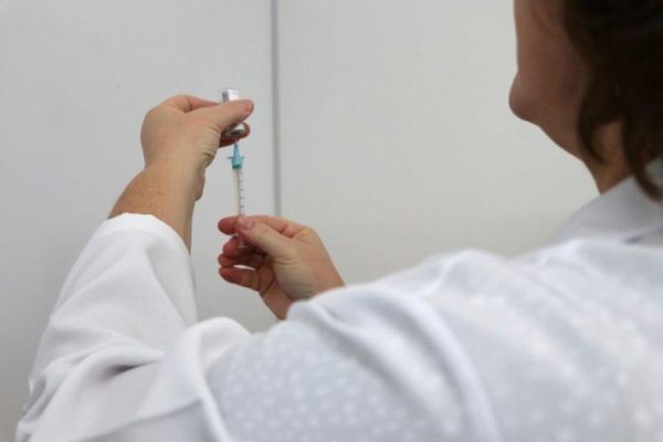 Vacina contra dengue começa a ser testada no Brasil