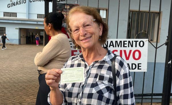 “Tenho um prazer imenso em votar”, diz aposentada de 72 anos