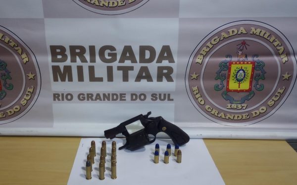 Dois homens são presos com arma de fogo e munições em Taquari