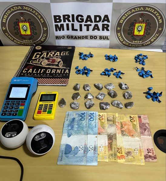 Mulher é presa por tráfico de drogas em Fazenda Vilanova