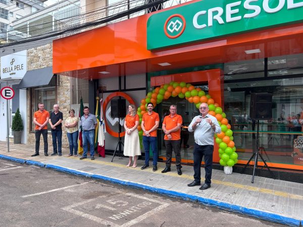 Cresol reinaugura agência no centro de Estrela