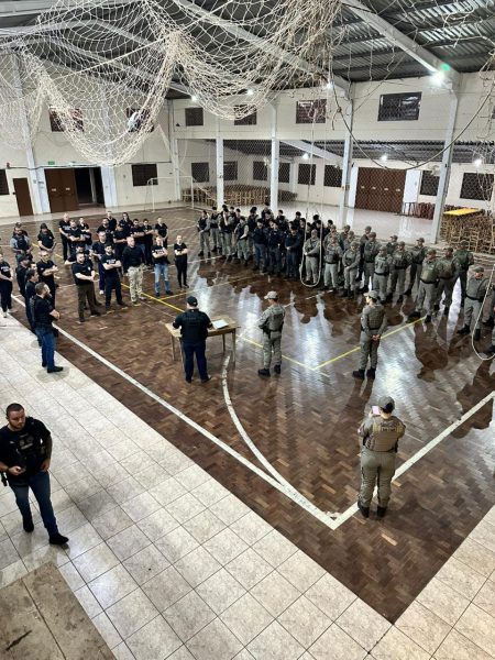 Operação conjunta prende três pessoas e apreende armas