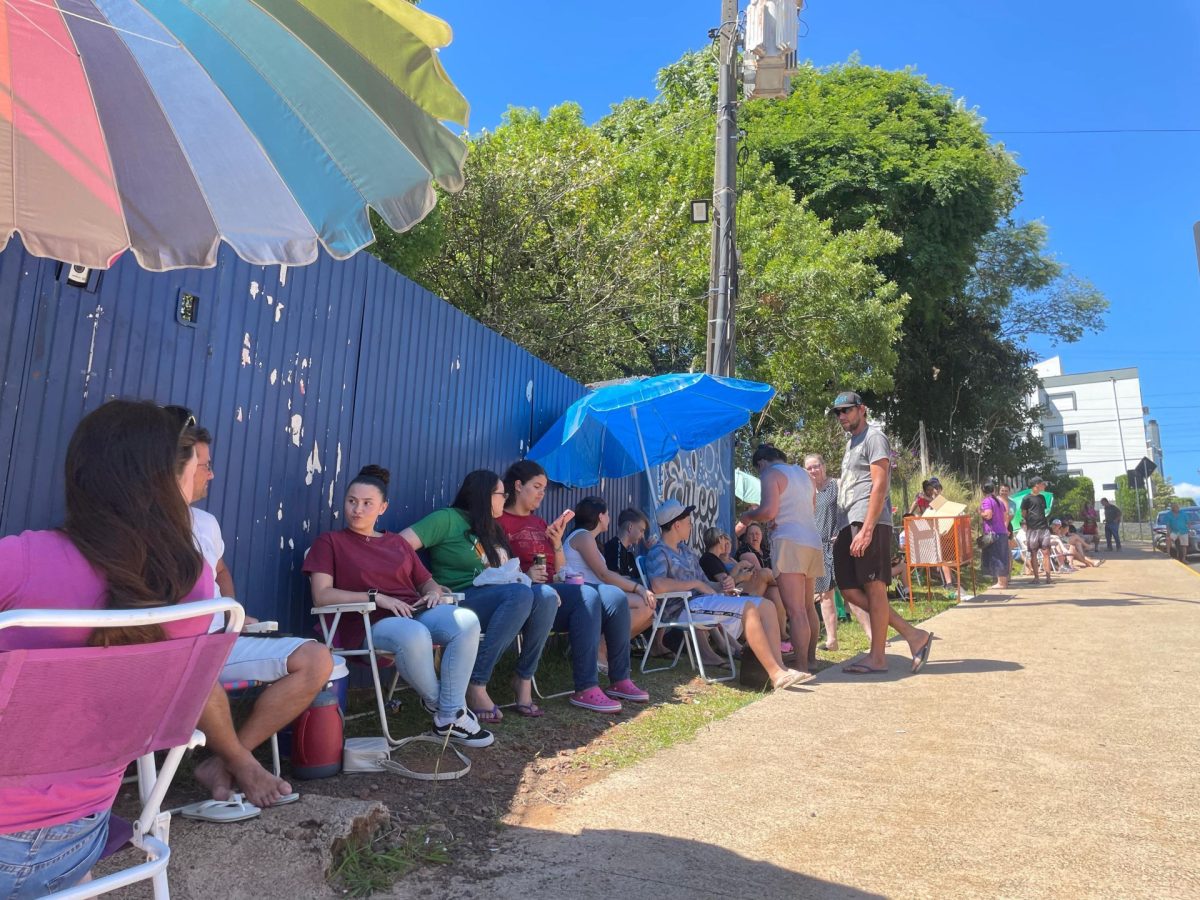 Buscas por matrículas geram filas e antecipação de entrega das fichas