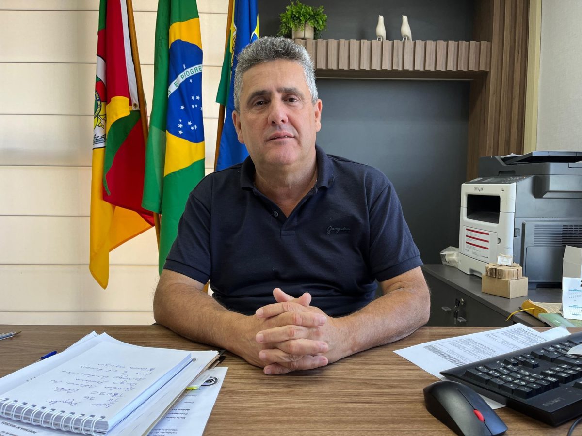 Prefeito André Brito anuncia para fevereiro pagamento da 1ª parcela do 13º salário