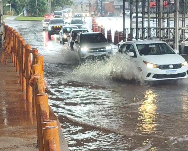 Por que o viaduto da Pasqualini alaga?