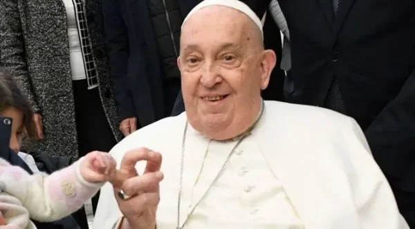 Morte do Papa Francisco comove fiéis e líderes religiosos