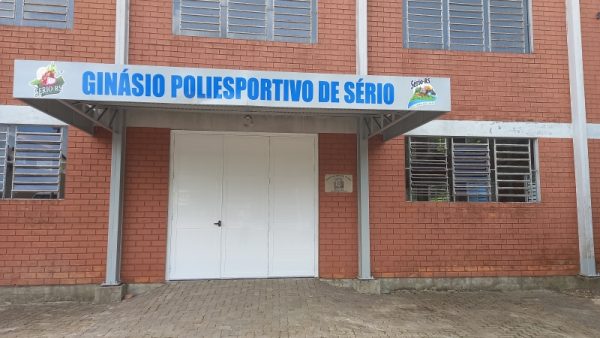 Sério recebe Copa de Voleibol