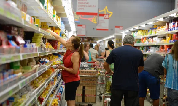 Mercado reduz previsão para expansão da economia em 2025
