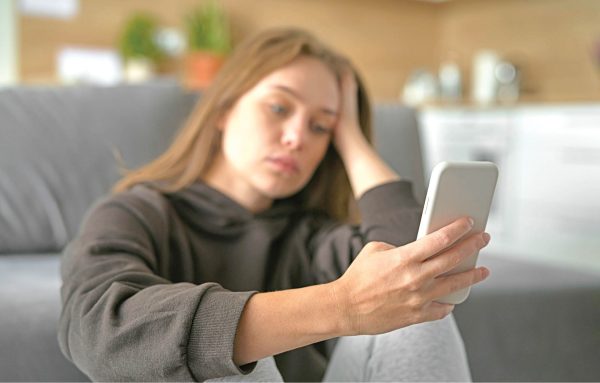 Redes sociais impactam na saúde mental de universitário