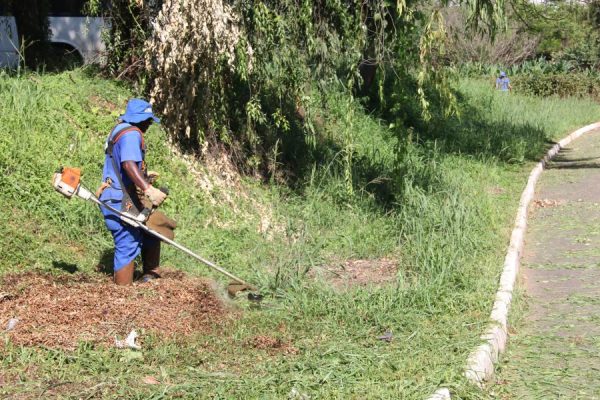 Morro 25 recebe primeiro mutirão de limpeza urbana
