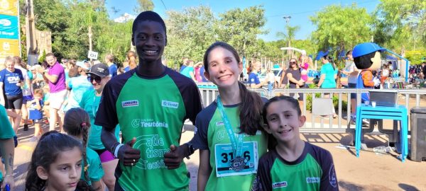Equipe do Colégio Teutônia comemora bom início de ano