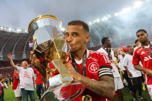 Alan Patrick é eleito o craque do Gauchão