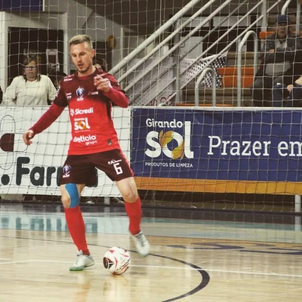 Alaf renova com o fixo Uéslei Steffens