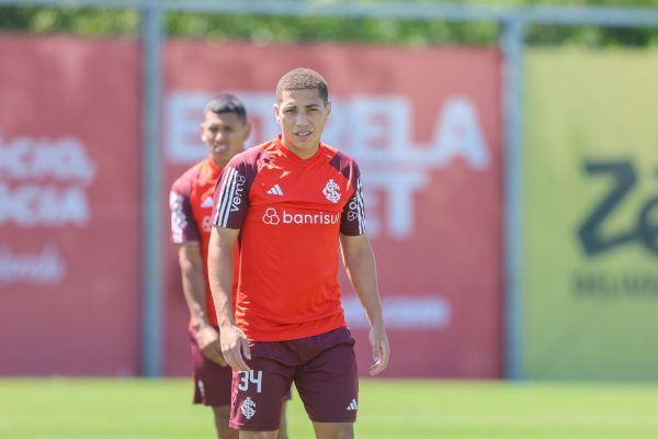 Gabriel Carvalho retorna aos treinamentos