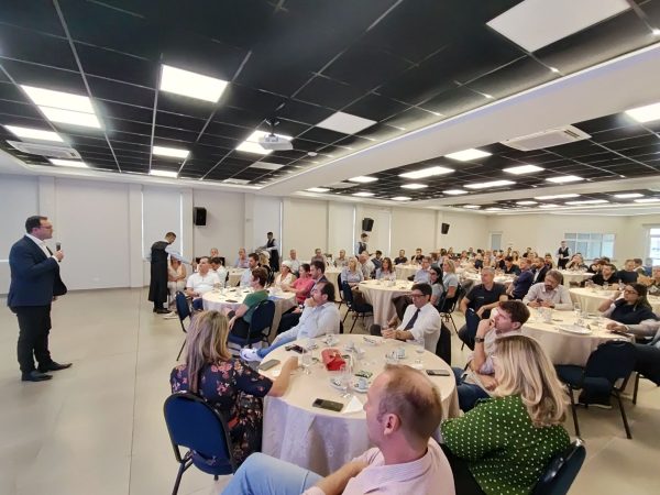 Prefeito detalha ações para reduzir beneficiários do Bolsa Família