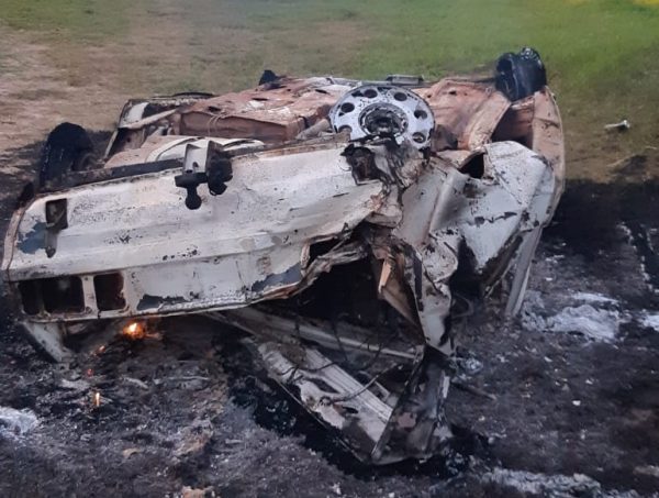 Carro sai de pista, capota e pega fogo na BR-386, em Triunfo