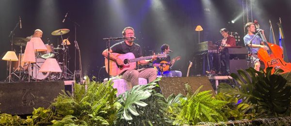 Duca Leindecker faz show tributo e festival define finalistas