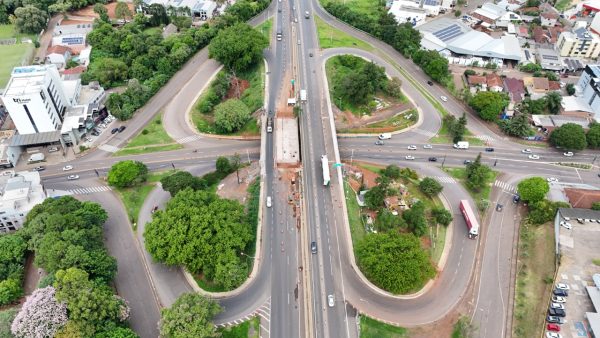 Obras da terceira faixa na BR-386 bloqueiam avenida de Lajeado à noite
