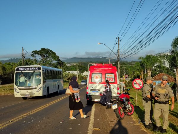 Motociclista fica ferido em colisão na frente da UPA em Lajeado