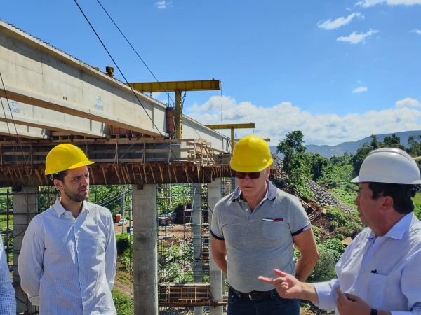 EGR contratará guincho para instalar lajes da ponte da ERS-130