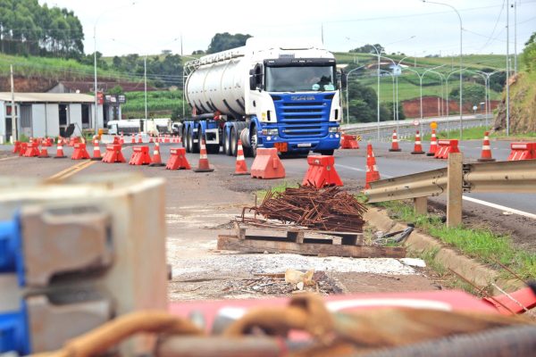 Logística travada evoca movimento regional e cobrança sobre o governo