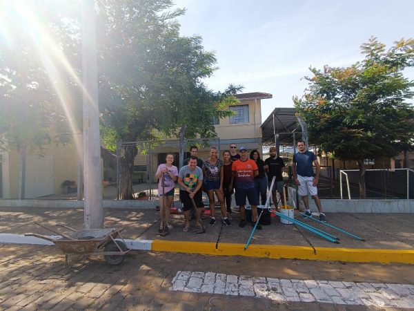 Comunidade e governo criam projeto para revitalizar entorno de escolas