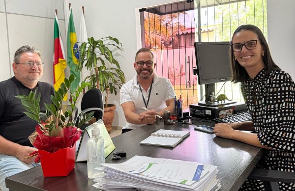 Oito famílias assinam contratos do Compra Assistida em Venâncio Aires