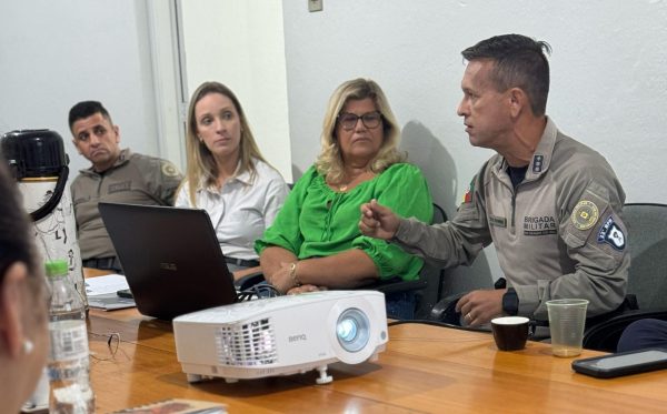 Governo e autoridades discutem soluções para moradores de rua