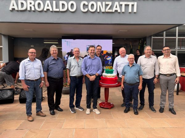 Encantado reúne ex-prefeitos e estudantes em homenagem aos 110 anos