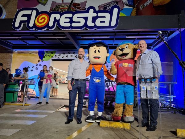 Imec e Florestal inauguram fachada temática