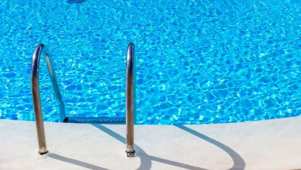 Menino de três anos morre após afogamento em piscina