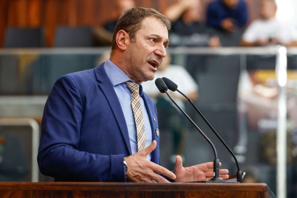 Deputado propõe usar fundos de reformas e privatizações para abolir pedágios