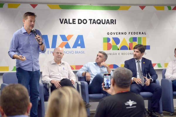 Prefeitos cobram agilidade para construção de casas