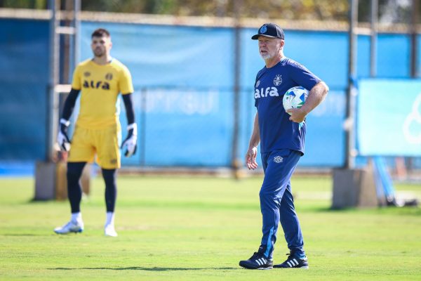 Mano mantém base de  time na primeira partida