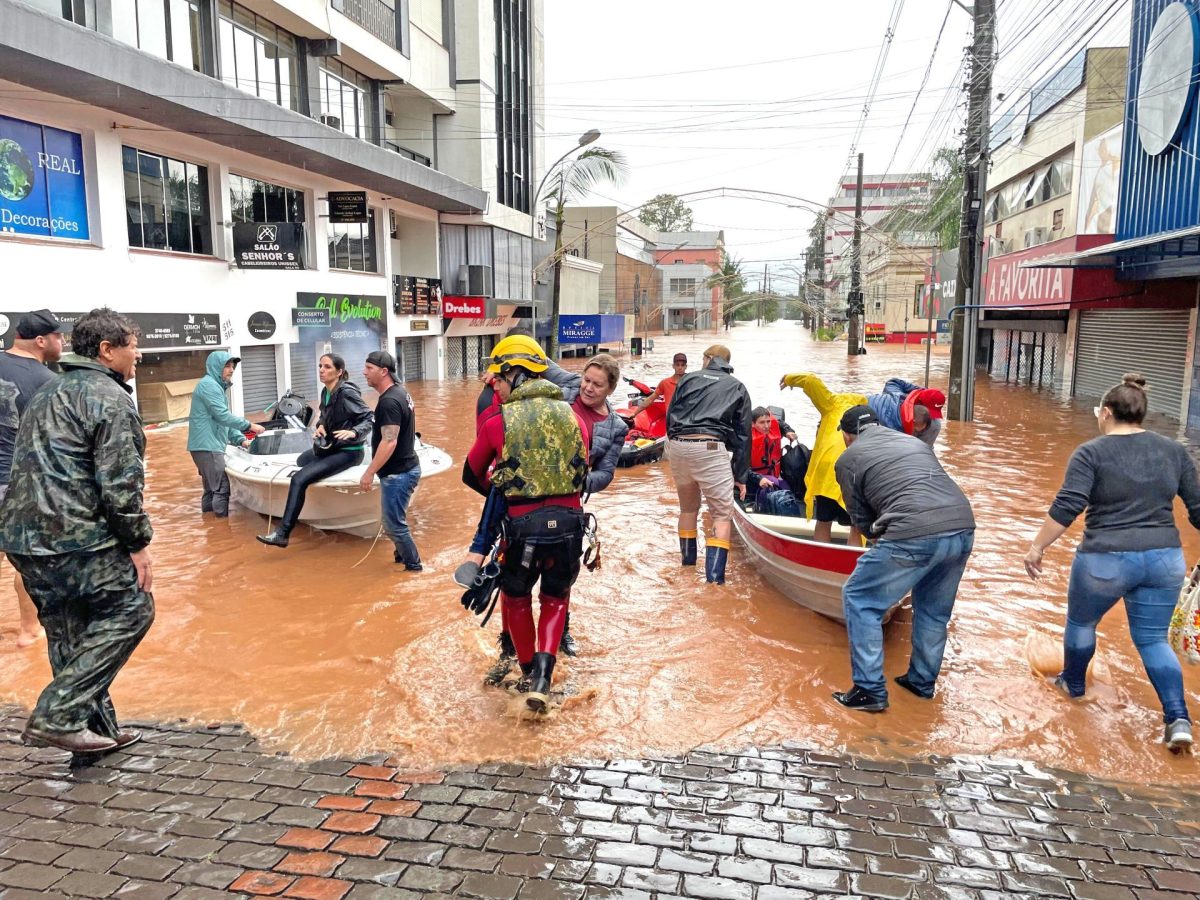 Defesa Civil estrutura núcleos em bairros atingidos por inundações