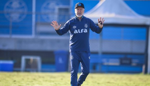 Grêmio persegue primeira vitória com Mano