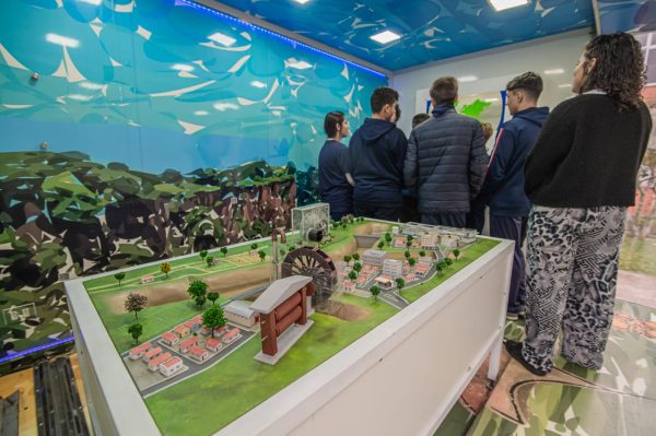 Exposição “Olho D’Água” transforma o Parque Poliesportivo até sexta-feira