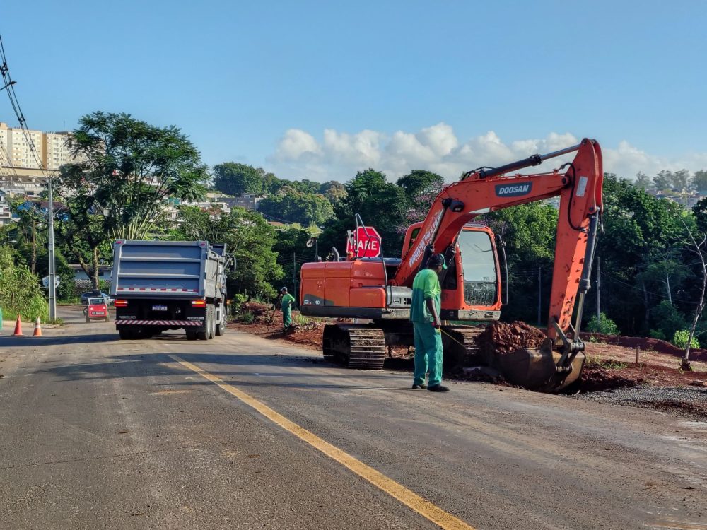 Obra na rua Paulo Emílio Thiesen gera bloqueios no bairro Olarias